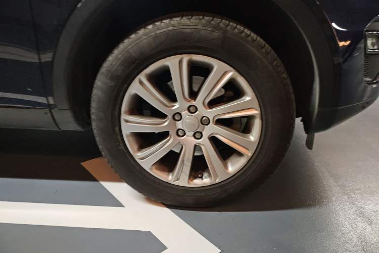 Used Land Rover Discovery Sport 2017 2.0T SE Right Front Wheel Hub
