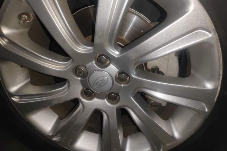 Used Land Rover Discovery Sport 2017 2.0T SE Right Front Wheel Hub