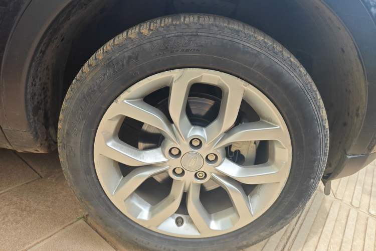 Used Land Rover Discovery Sport 2017 2.0T HSE Right Front Wheel Hub