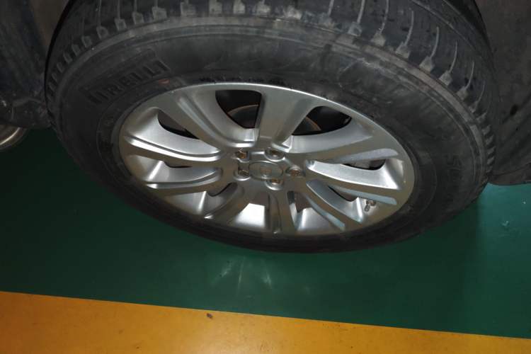 Used Land Rover Discovery Sport 2017 2.0T SE Right Front Wheel Hub