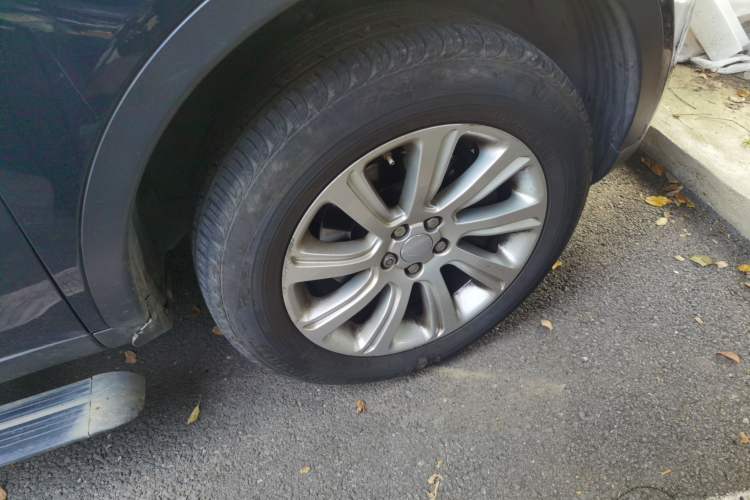 Used Land Rover Discovery Sport 2017 2.0T SE Right Front Wheel Hub