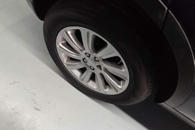 Used Land Rover Discovery Sport 2017 2.0T SE Right Rear Wheel Hub