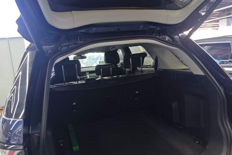 Used Land Rover Discovery Sport 2017 2.0T SE Trunk