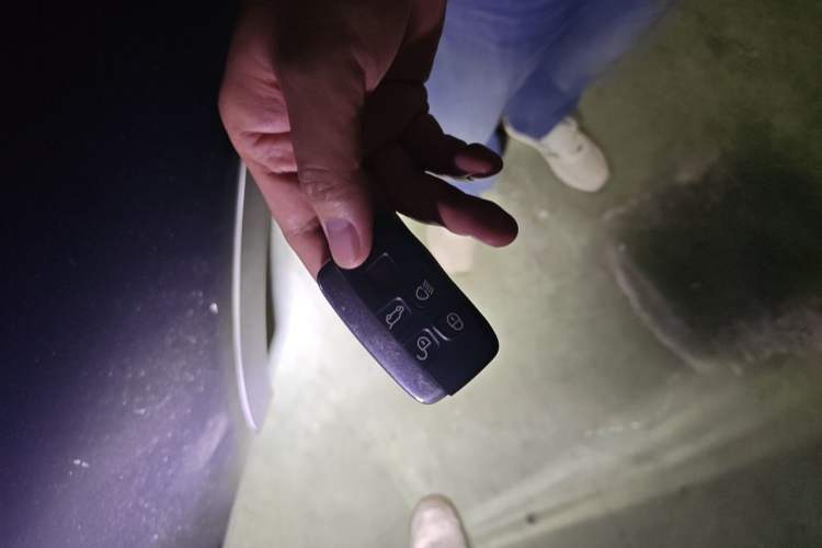 Used Land Rover Discovery Sport 2017 2.0T HSE Vehicle Key
