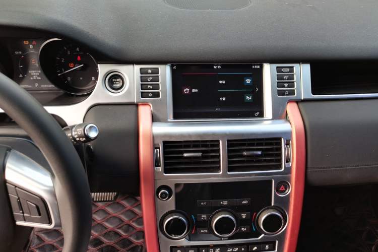 Used Land Rover Discovery Sport 2017 2.0T PURE Audio And AC Panel