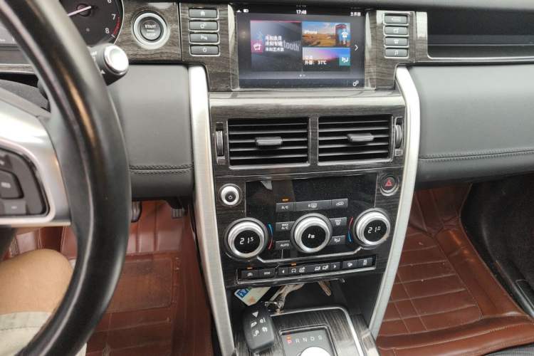 Used Land Rover Discovery Sport 2017 2.0T SE Audio And AC Panel