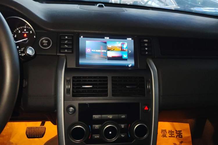 Used Land Rover Discovery Sport 2017 2.0T SE Audio And AC Panel