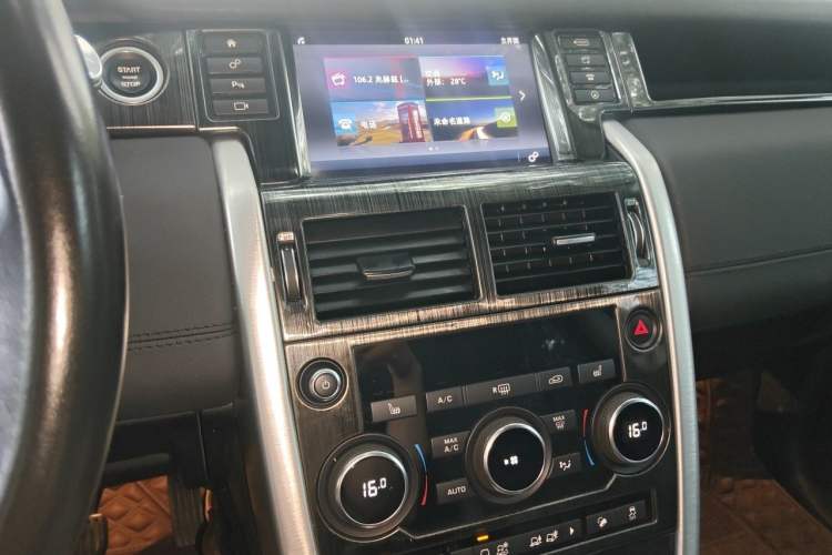 Used Land Rover Discovery Sport 2017 2.0T HSE Audio And AC Panel