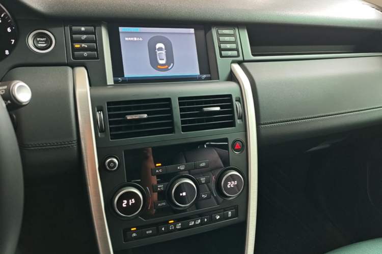 Used Land Rover Discovery Sport 2017 2.0T SE Audio And AC Panel