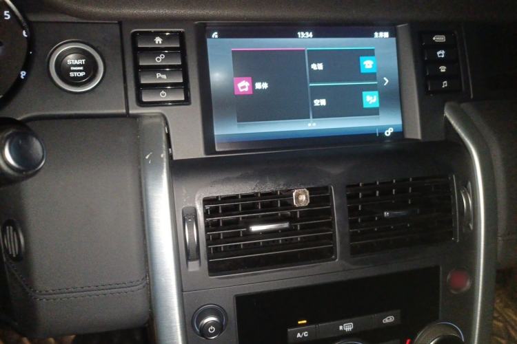 Used Land Rover Discovery Sport 2017 2.0T SE Audio And AC Panel
