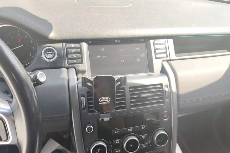 Used Land Rover Discovery Sport 2017 2.0T Cool Black Limited Edition Audio And AC Panel