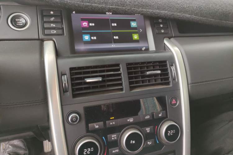 Used Land Rover Discovery Sport 2017 2.0T HSE Audio And AC Panel