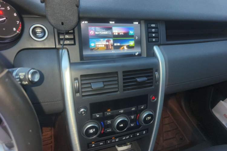 Used Land Rover Discovery Sport 2017 2.0T HSE Audio And AC Panel