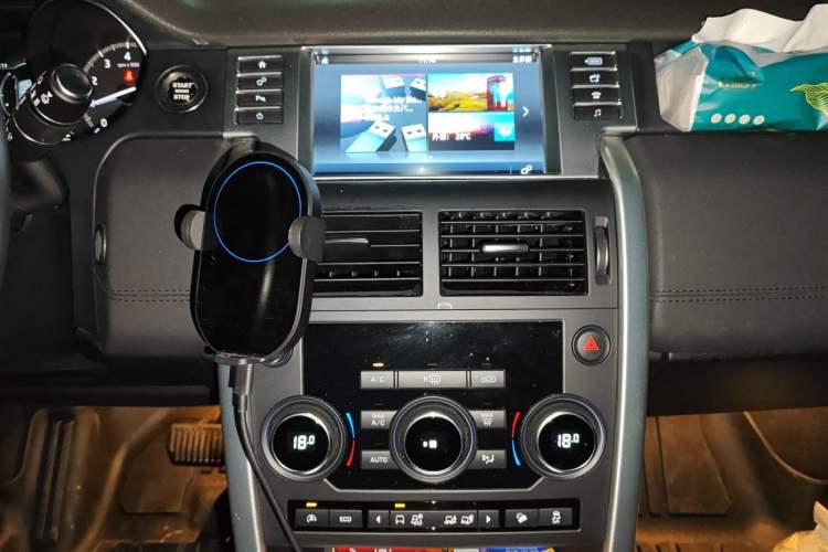 Used Land Rover Discovery Sport 2017 2.0T SE Audio And AC Panel