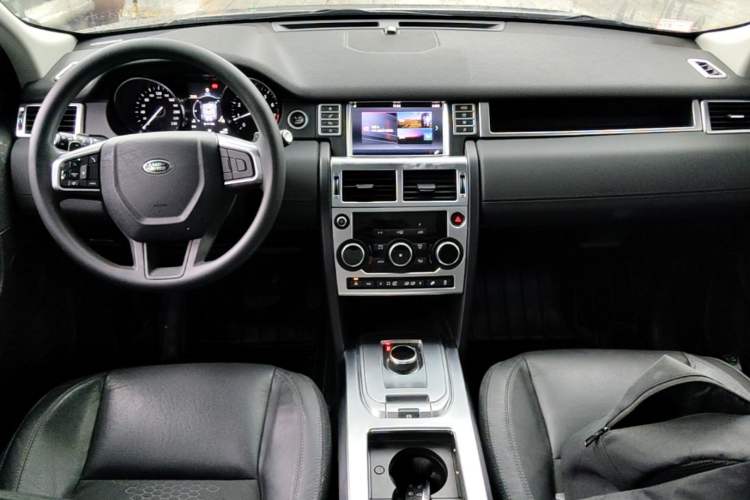 Used Land Rover Discovery Sport 2017 2.0T PURE Center Console