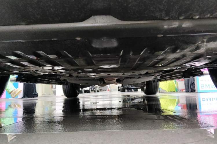 Used Land Rover Discovery Sport 2017 2.0T PURE Chassis Front