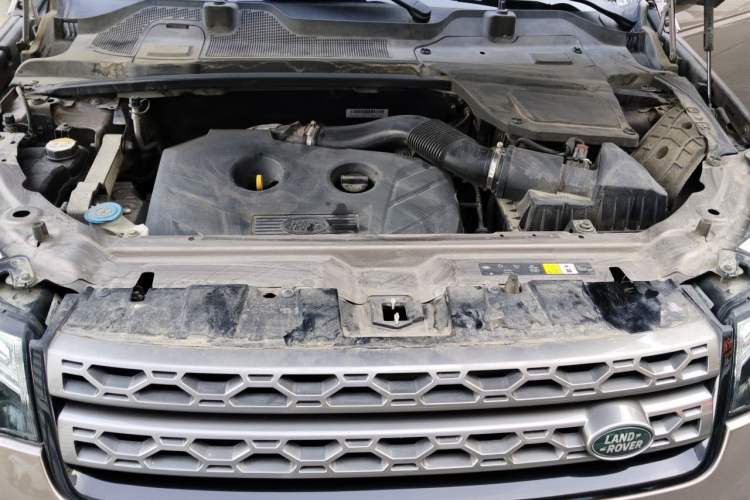 Used Land Rover Discovery Sport 2017 2.0T SE Engine Bay