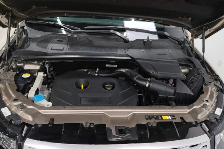 Used Land Rover Discovery Sport 2017 2.0T HSE Engine Bay
