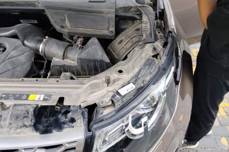 Used Land Rover Discovery Sport 2017 2.0T SE Engine Bay Left