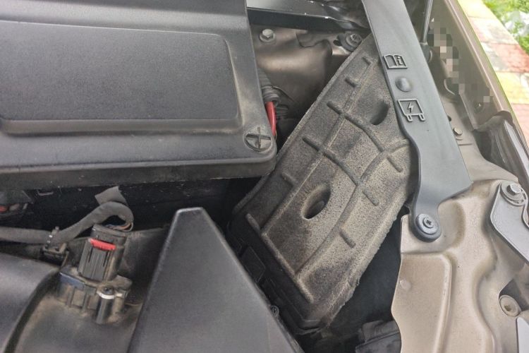 Used Land Rover Discovery Sport 2017 2.0T SE Engine Bay Left