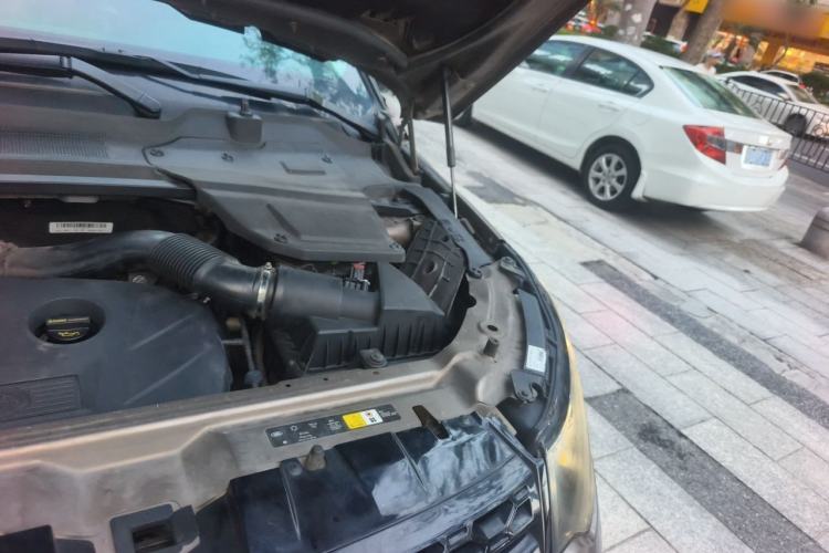 Used Land Rover Discovery Sport 2017 2.0T HSE Engine Bay Left