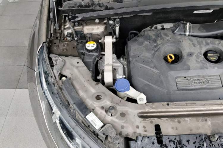 Used Land Rover Discovery Sport 2017 2.0T PURE Engine Bay Right