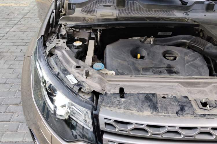 Used Land Rover Discovery Sport 2017 2.0T SE Engine Bay Right
