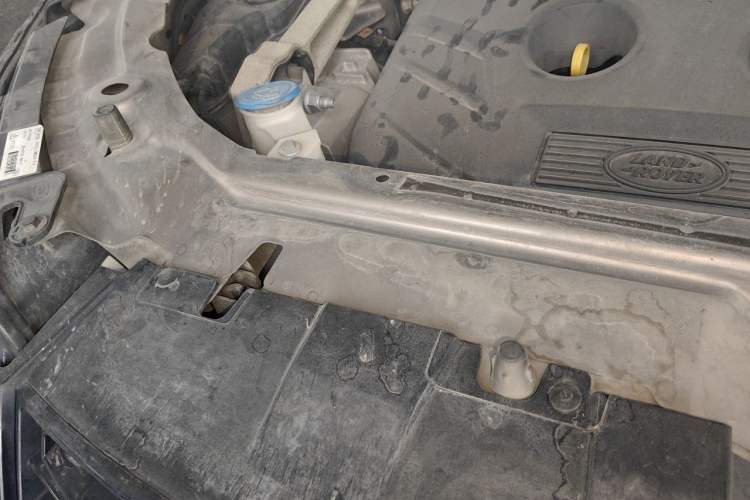 Used Land Rover Discovery Sport 2017 2.0T HSE Engine Bay Right