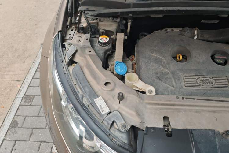 Used Land Rover Discovery Sport 2017 2.0T HSE Engine Bay Right