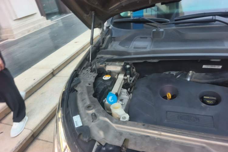 Used Land Rover Discovery Sport 2017 2.0T HSE Engine Bay Right