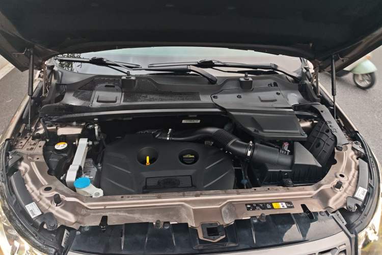 Used Land Rover Discovery Sport 2017 2.0T SE Engine Bay
