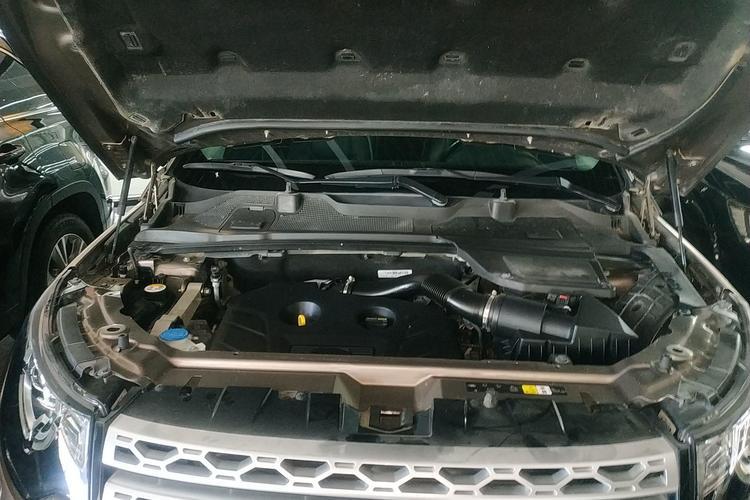 Used Land Rover Discovery Sport 2017 2.0T HSE Engine Bay