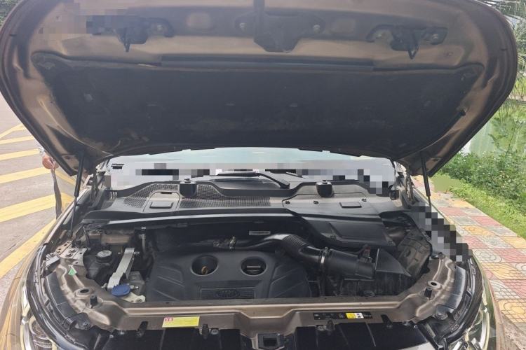 Used Land Rover Discovery Sport 2017 2.0T SE Engine Bay