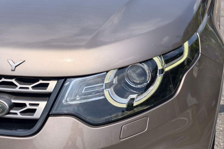 Used Land Rover Discovery Sport 2017 2.0T SE Exterior 3