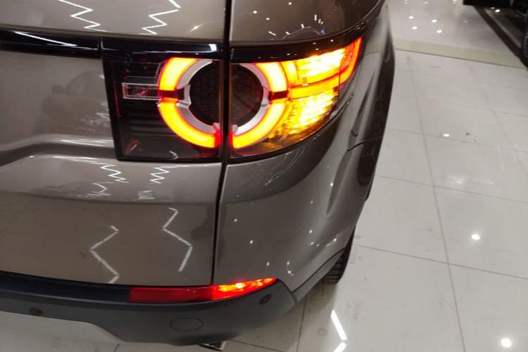 Used Land Rover Discovery Sport 2017 2.0T HSE Exterior 3