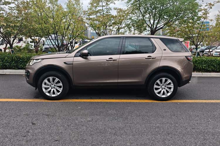 Used Land Rover Discovery Sport 2017 2.0T SE Exterior 3