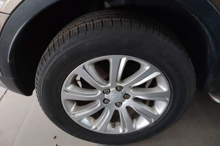 Used Land Rover Discovery Sport 2017 2.0T SE Exterior 5
