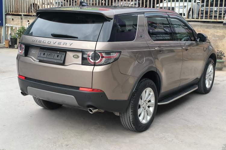 Used Land Rover Discovery Sport 2017 2.0T SE Exterior 6