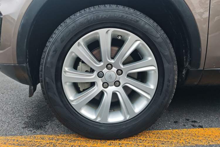 Used Land Rover Discovery Sport 2017 2.0T SE Exterior 8