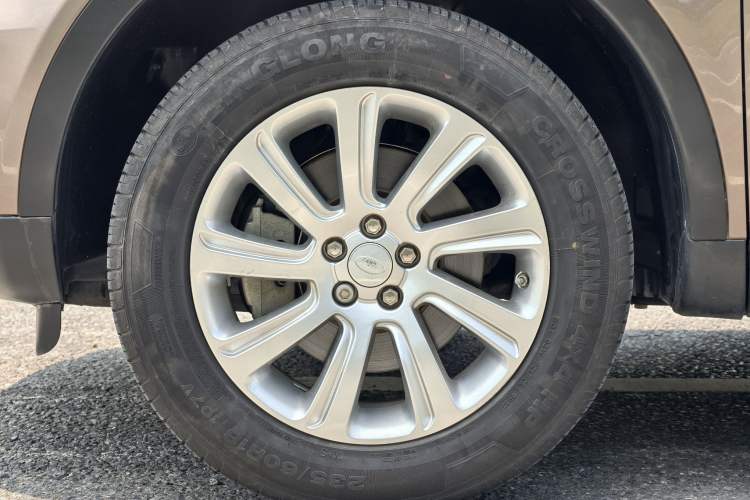 Used Land Rover Discovery Sport 2017 2.0T SE Exterior 9