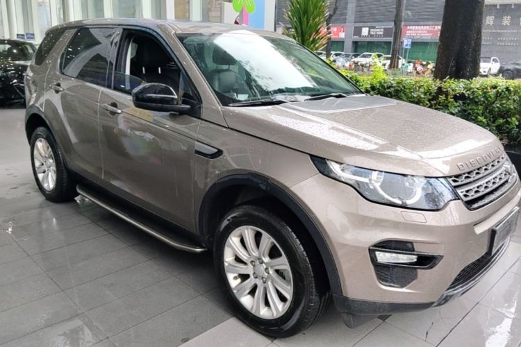 Used Land Rover Discovery Sport 2017 2.0T PURE Front Right 45 Deg