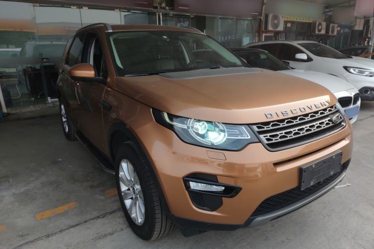 Used Land Rover Discovery Sport 2017 2.0T SE Front Right 45 Deg
