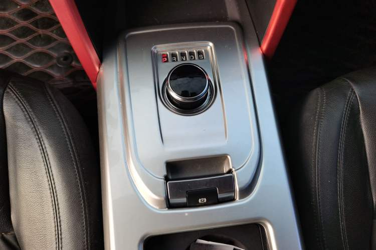 Used Land Rover Discovery Sport 2017 2.0T PURE Gear Lever