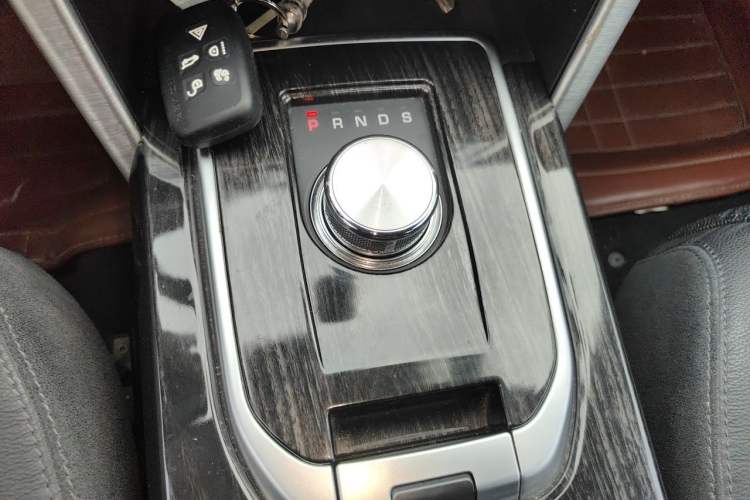Used Land Rover Discovery Sport 2017 2.0T SE Gear Lever