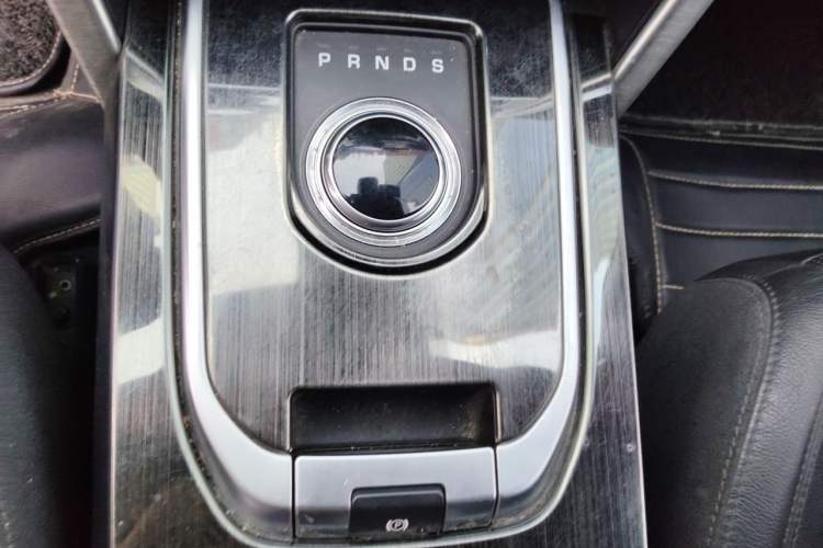 Used Land Rover Discovery Sport 2017 2.0T SE Gear Lever