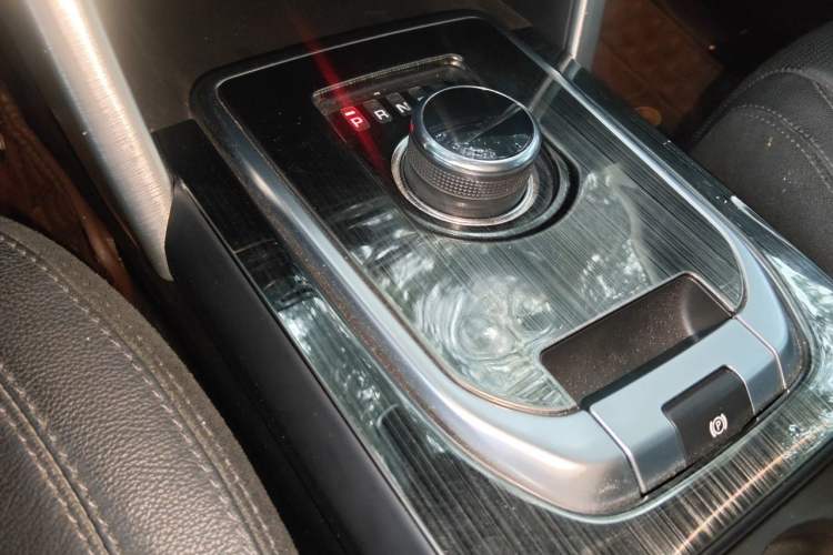 Used Land Rover Discovery Sport 2017 2.0T HSE Gear Lever