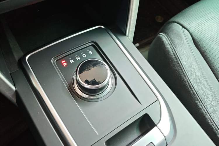 Used Land Rover Discovery Sport 2017 2.0T SE Gear Lever