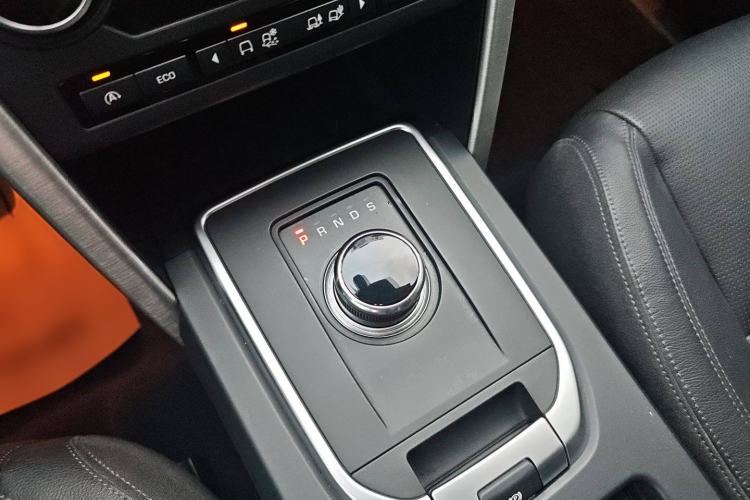 Used Land Rover Discovery Sport 2017 2.0T SE Gear Lever