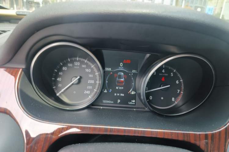 Used Land Rover Discovery Sport 2017 2.0T Cool Black Limited Edition Instrument Cluster