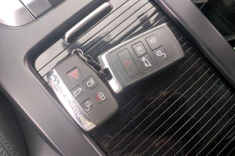 Used Land Rover Discovery Sport 2017 2.0T SE Interior 1